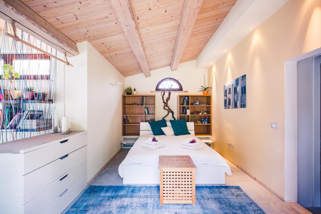 B&B I Fiori Della Cava Πέζαρο Δωμάτιο φωτογραφία